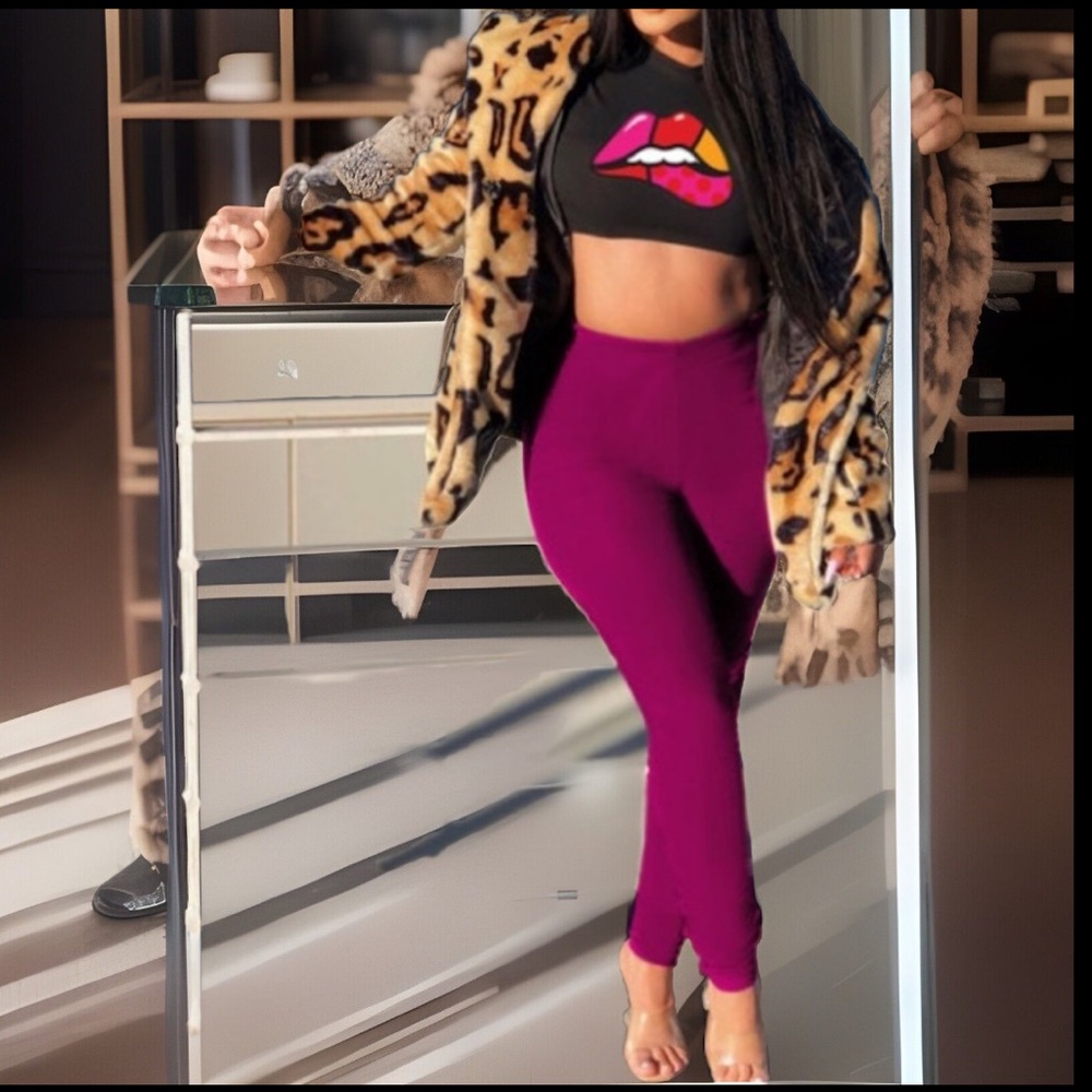 👄Long Sleeve Rolling Stones Mouth Graphics Crop Top & Purplelish Legging Outfit